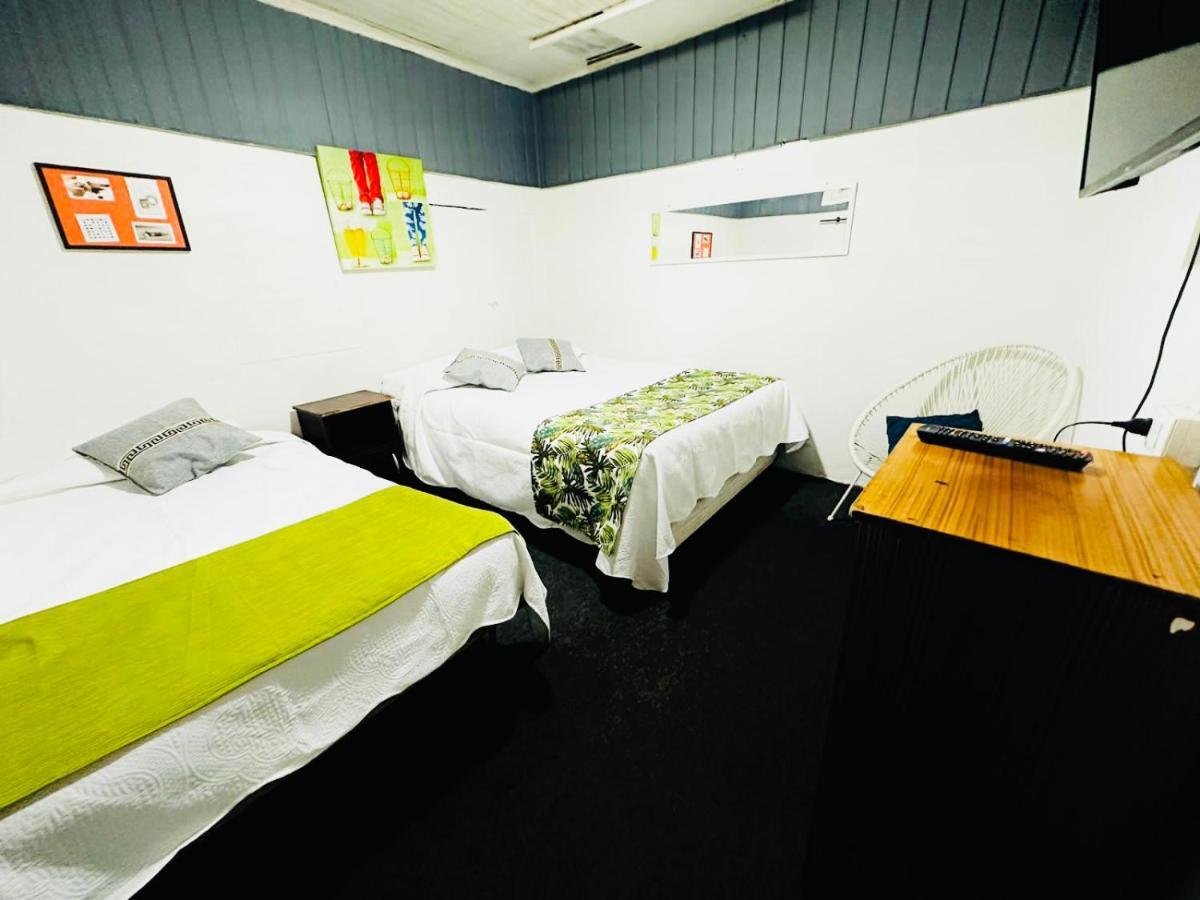 Hostal 3 Norte Сан Антонио Екстериор снимка