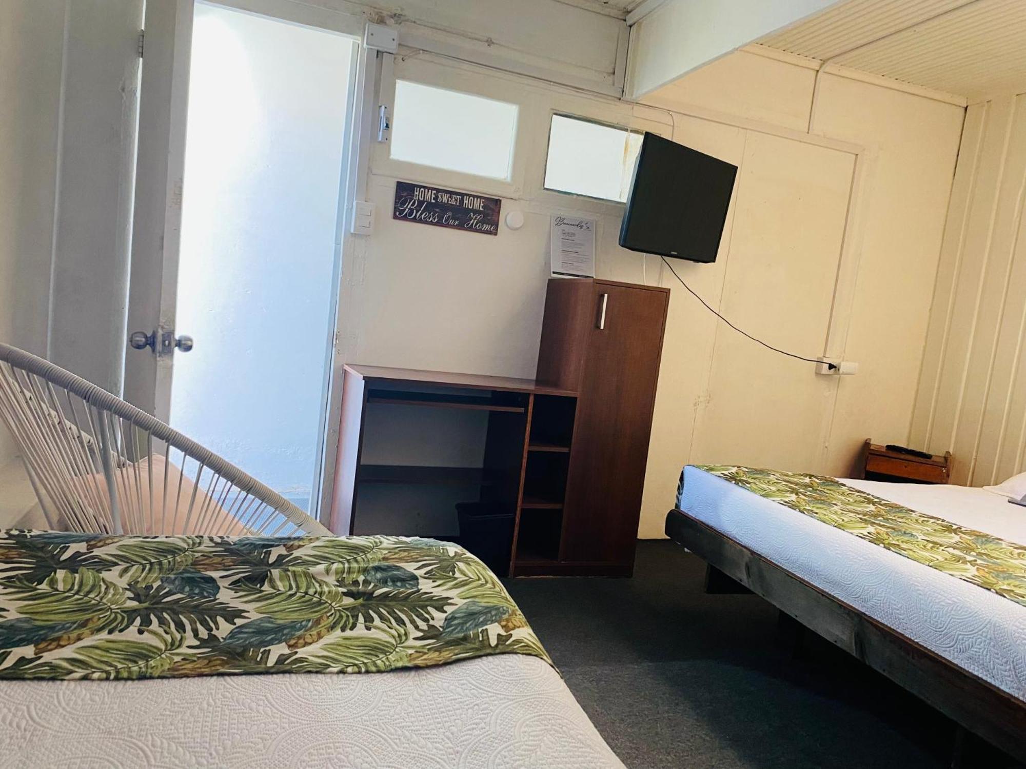 Hostal 3 Norte Сан Антонио Екстериор снимка