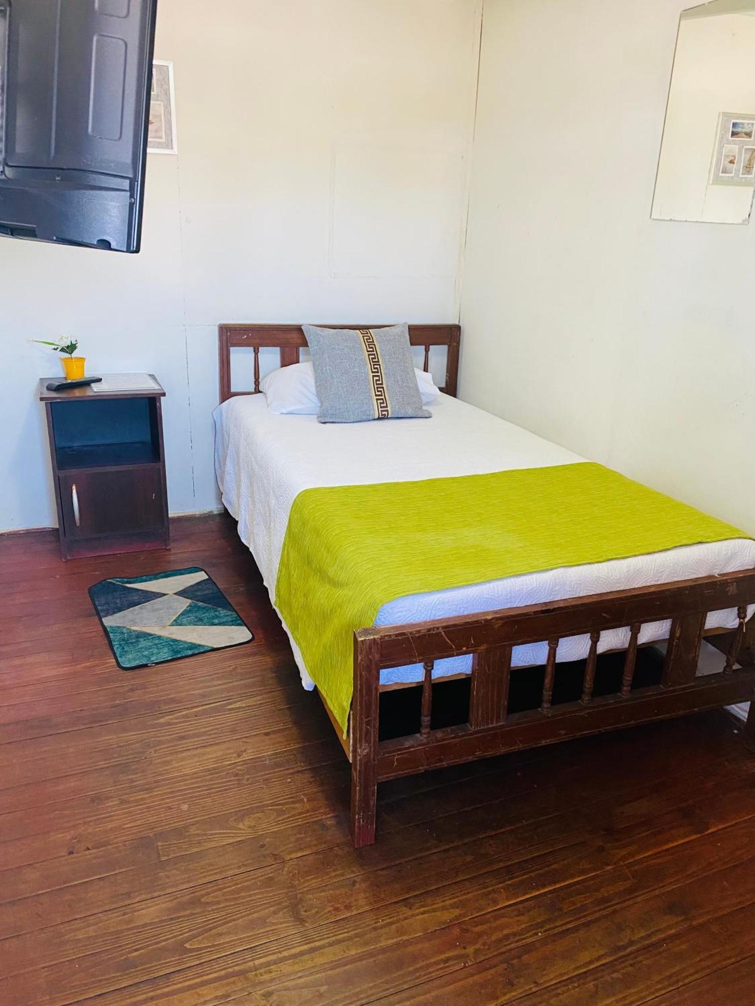 Hostal 3 Norte Сан Антонио Екстериор снимка